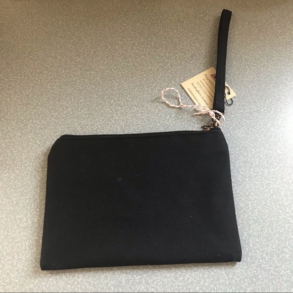 FREE W/$10 PURCHASE EcoFriendly FreeTrade Wristlet - Picture 2 of 6